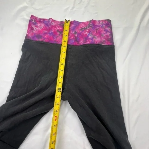 Victoria’s Secret - Yoga Pants Capris - Black and Purple - Size Unknown (Med?) - Picture 5 of 11